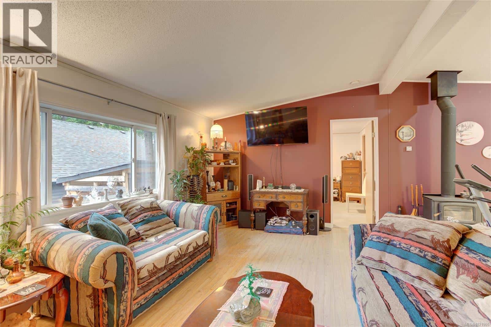 Lake Cowichan — Lake Cowichan - Photo 4 of 71