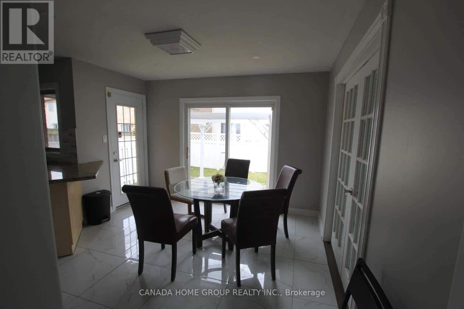 Niagara-on-the-Lake (Glendale) — Niagara-on-the-Lake (Glendale) - Photo 2 of 30