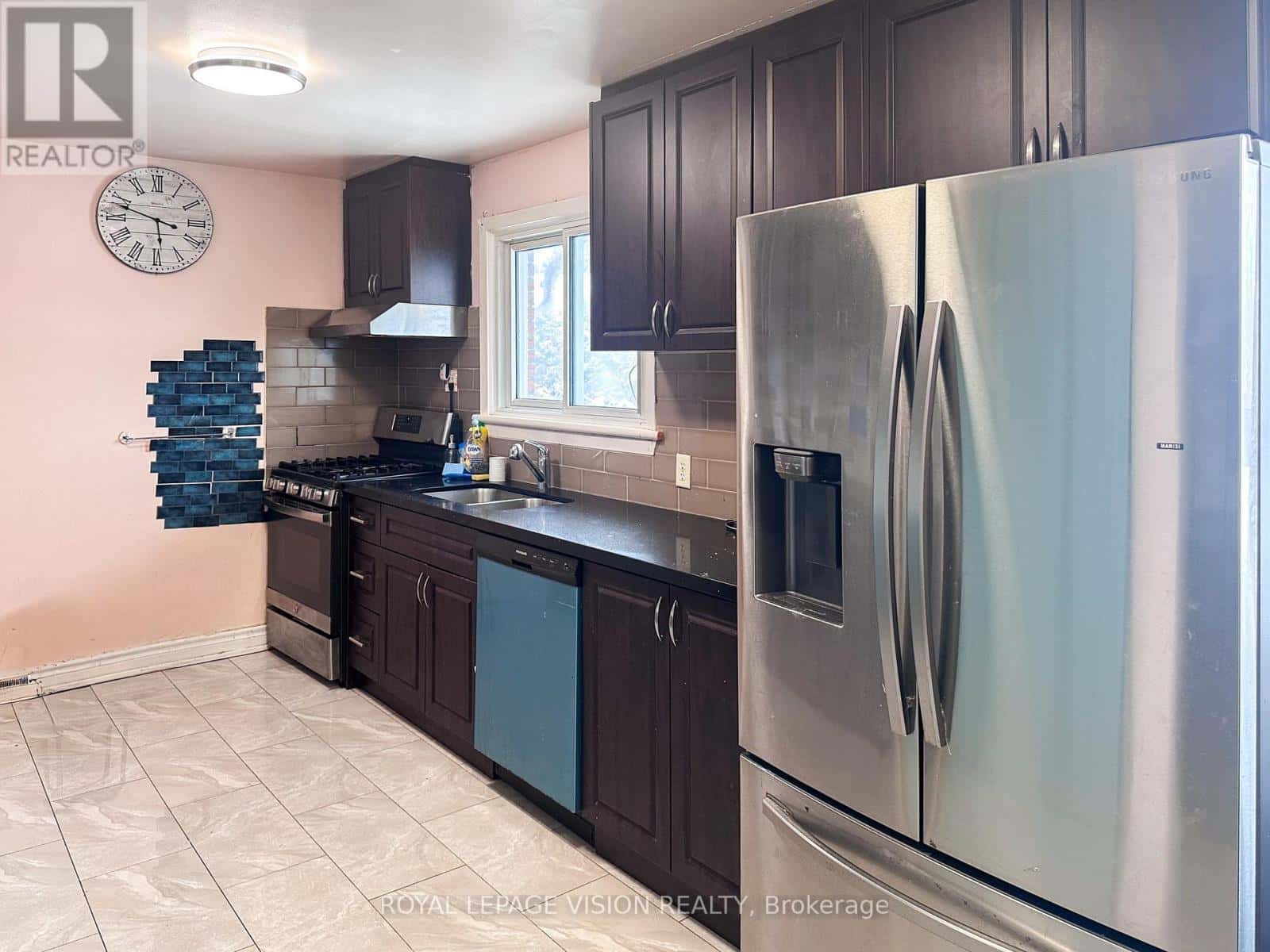 Oshawa (McLaughlin) — Oshawa (McLaughlin) - Photo 2 of 18