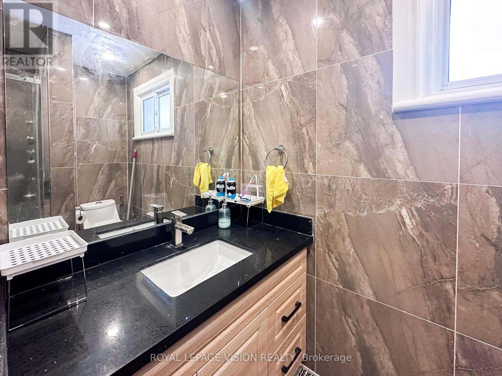 Oshawa (McLaughlin) — Oshawa (McLaughlin) - Photo 3 of 18