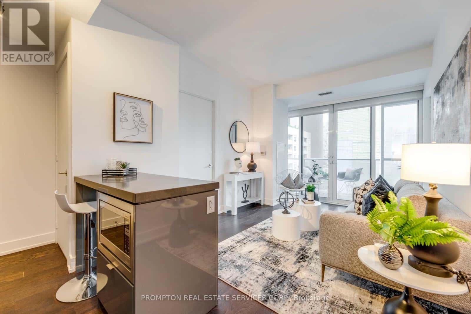 Toronto (Bay Street Corridor) — Toronto (Bay Street Corridor) - Photo 3 of 13