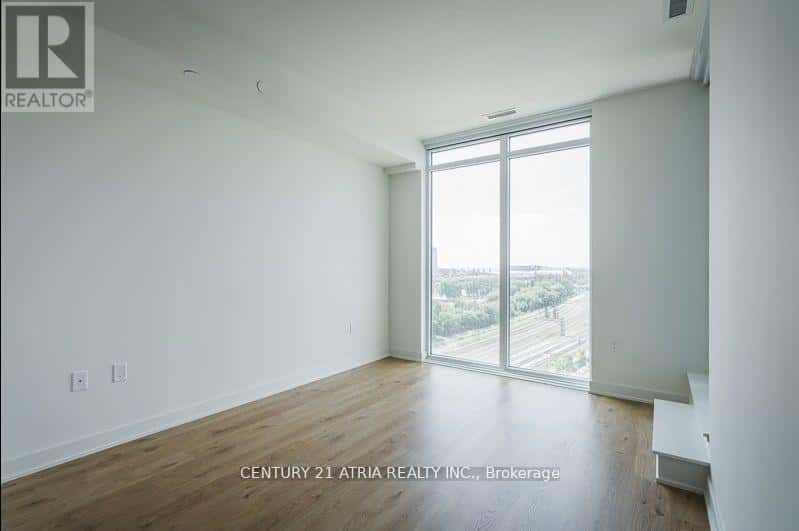 Toronto (Waterfront Communities) — Toronto (Waterfront Communities) - Photo 3 of 11