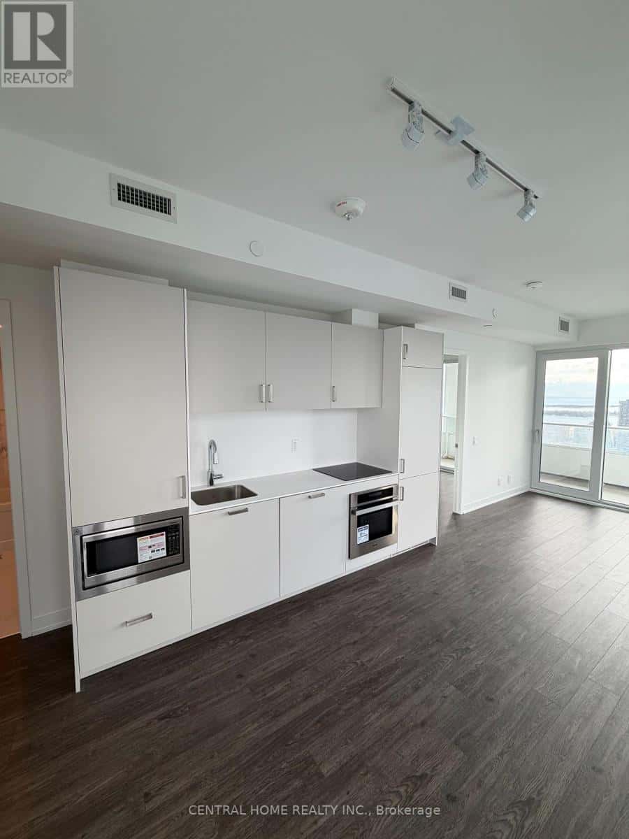 Toronto (Church-Yonge Corridor) — Toronto (Church-Yonge Corridor) - Photo 4 of 19