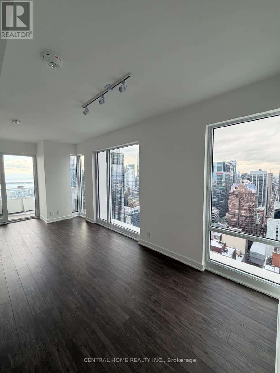 Toronto (Church-Yonge Corridor) — Toronto (Church-Yonge Corridor) - Photo 3 of 19