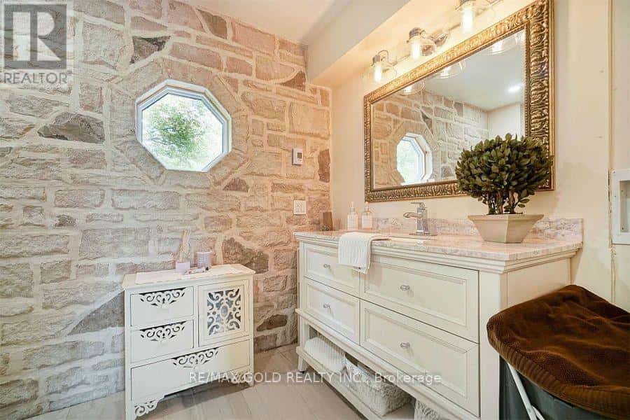 64312 DUFFERIN COUNTY ROAD — East Garafraxa, Ontario - Photo 3 of 38