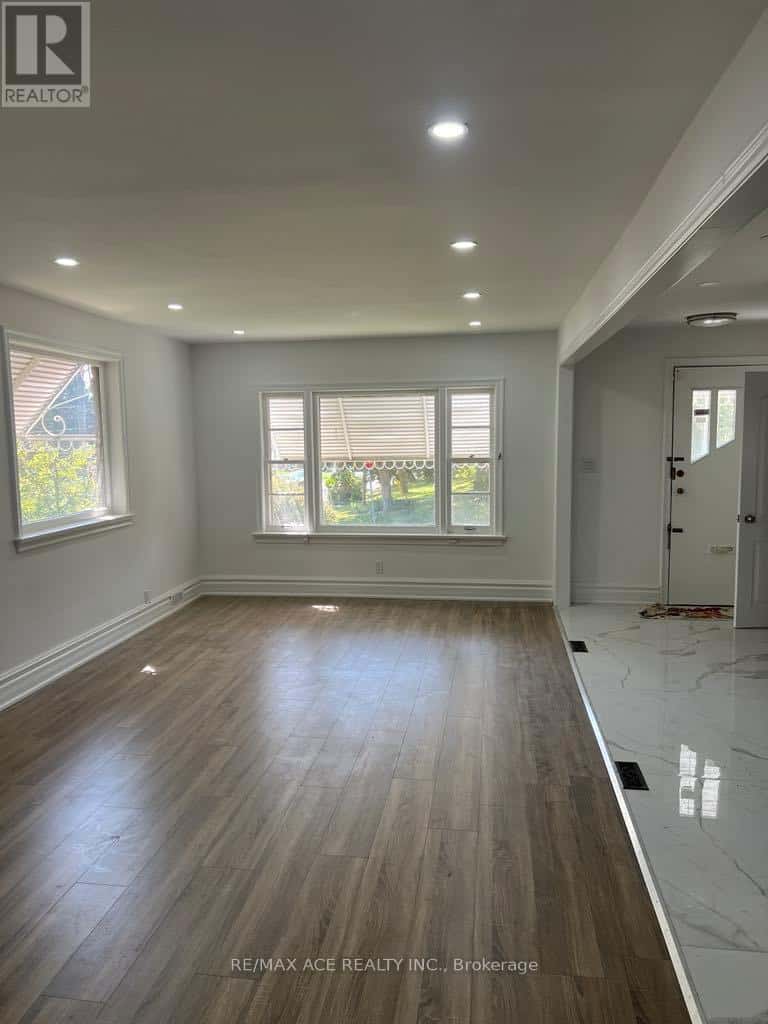 MAIN - 1 AYLESFORD DRIVE — Toronto (Birchcliffe-Cliffside) - Photo 2 of 12