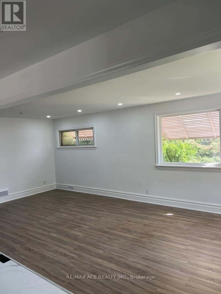 MAIN - 1 AYLESFORD DRIVE — Toronto (Birchcliffe-Cliffside) - Photo 4 of 12