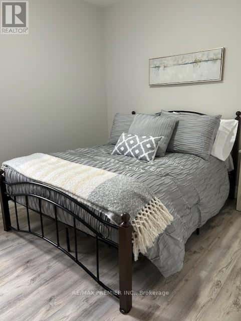 Mississauga (Cooksville) — Mississauga (Cooksville) - Photo 2 of 17