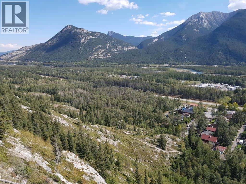 100 Mount Fable Drive — Exshaw, Alberta - Photo 4 of 4