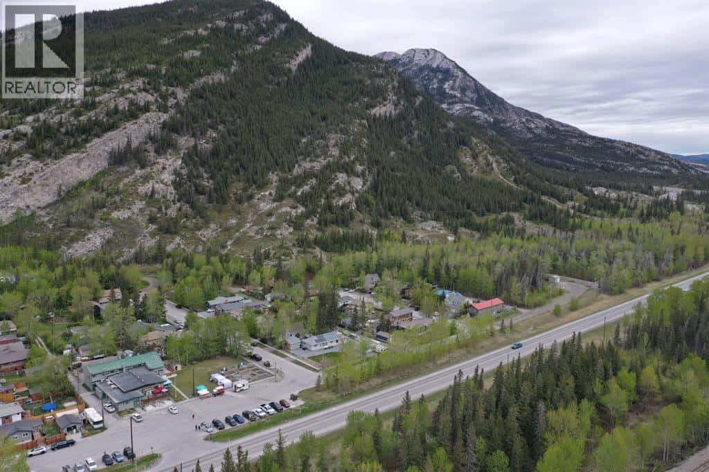 100 Mount Fable Drive — Exshaw, Alberta - Photo 2 of 4