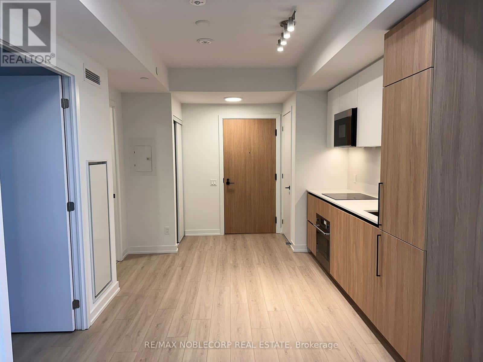 Toronto (Waterfront Communities) — Toronto (Waterfront Communities) - Photo 4 of 16