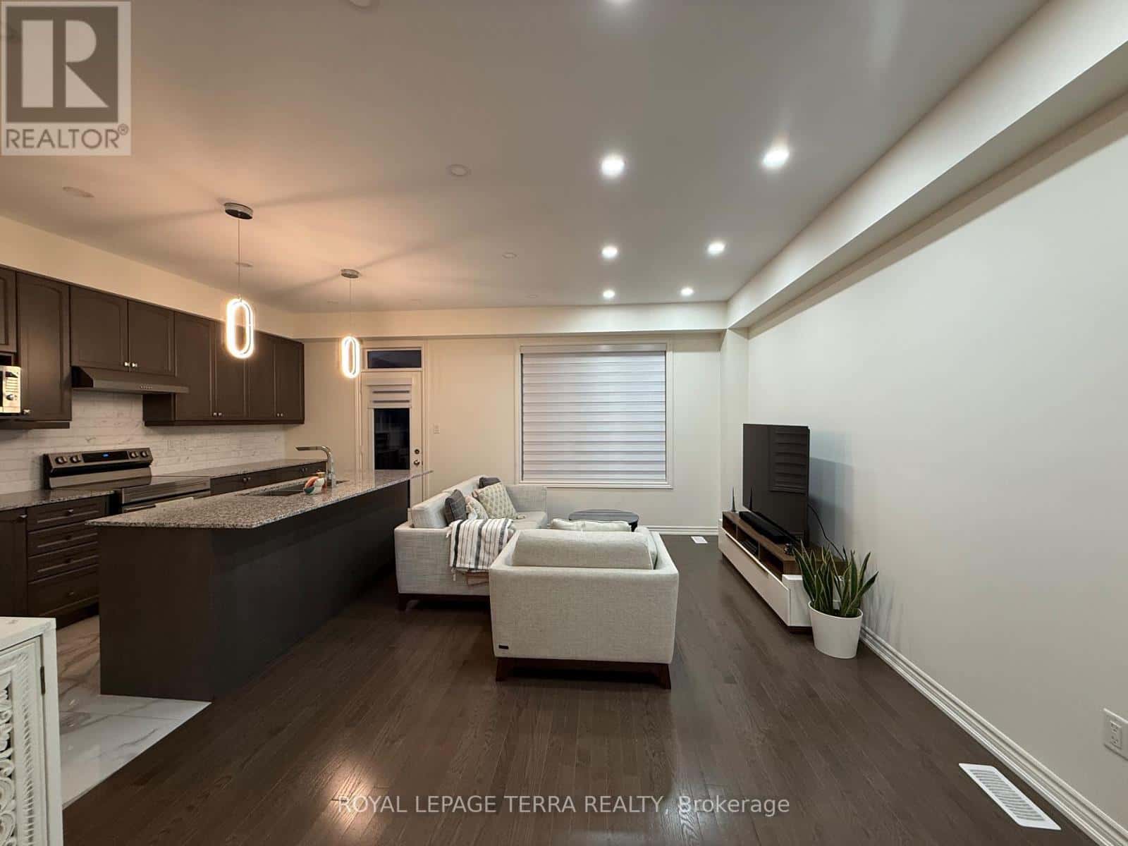 Whitby (Williamsburg) — Whitby (Williamsburg) - Photo 5 of 23