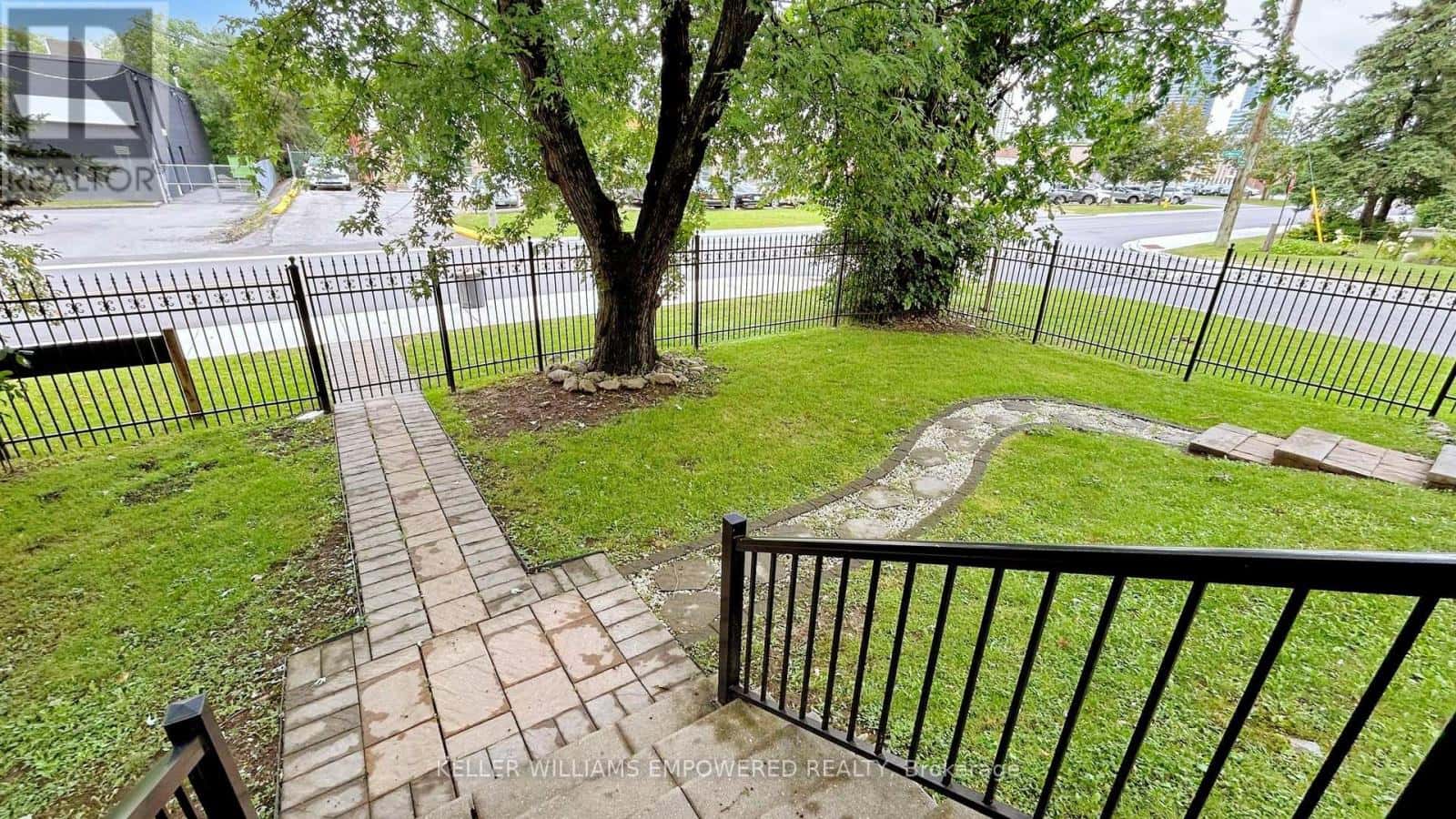 98 GLEN CAMERON ROAD — Markham (Thornhill) - Photo 5 of 36