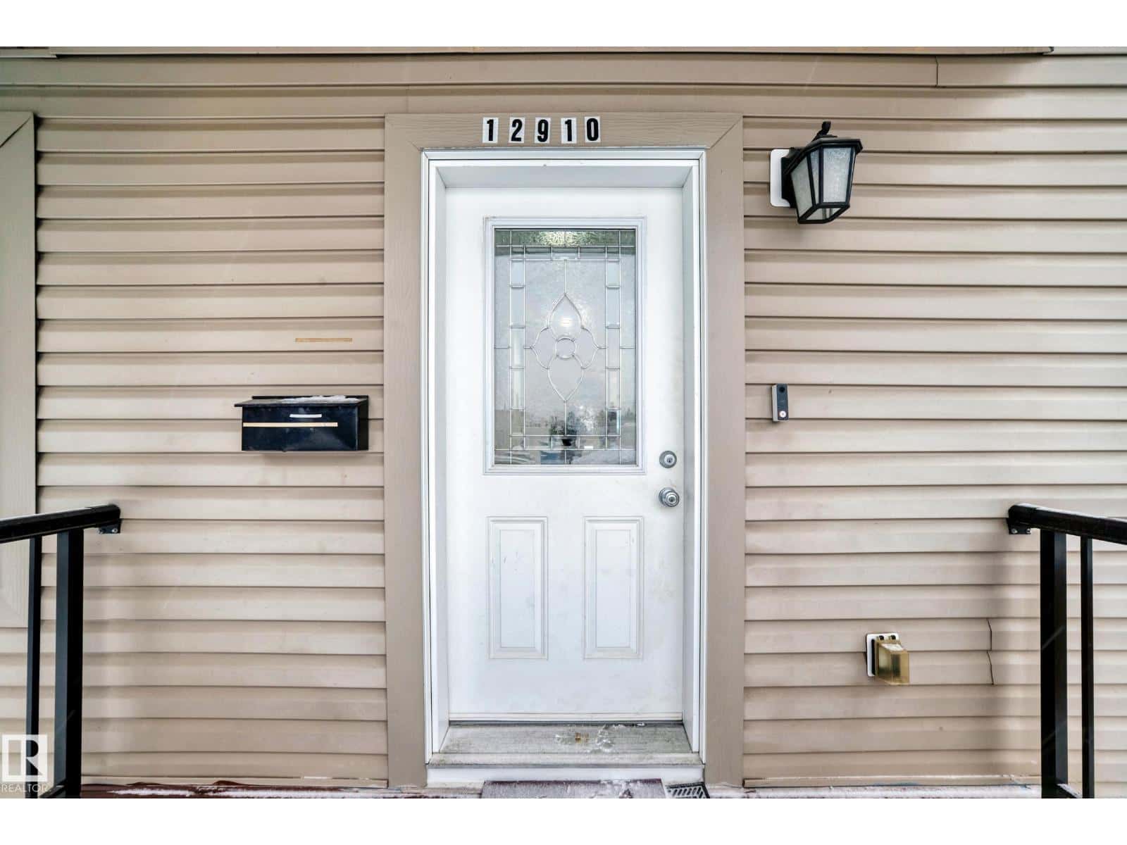 Edmonton — Edmonton - Photo 2 of 59