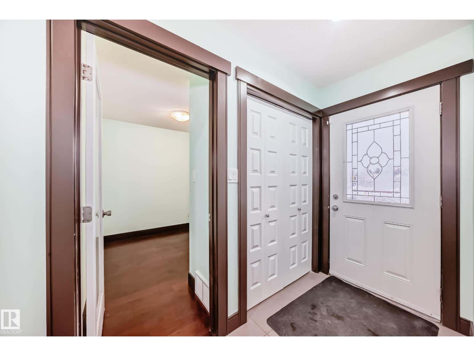 Edmonton — Edmonton - Photo 3 of 59