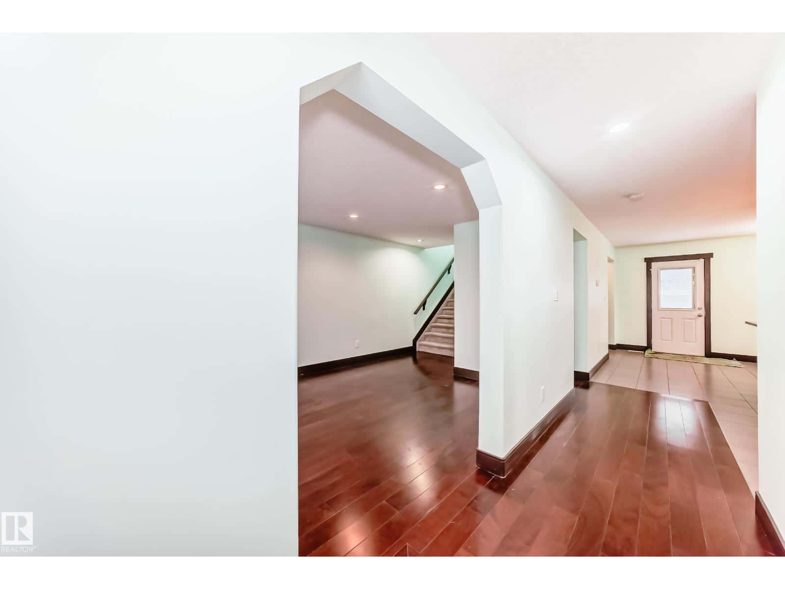 Edmonton — Edmonton - Photo 4 of 59