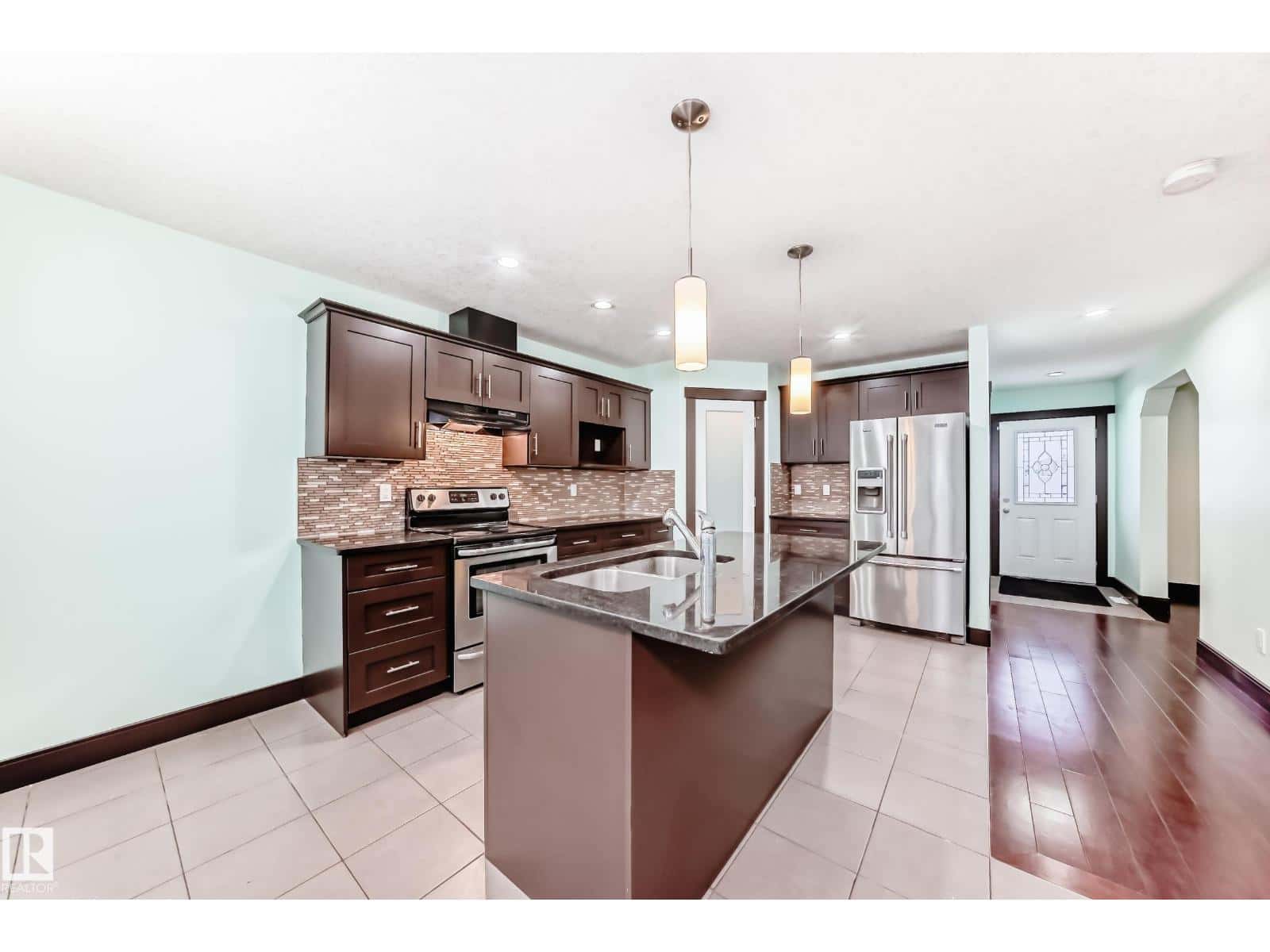 Edmonton — Edmonton - Photo 5 of 59