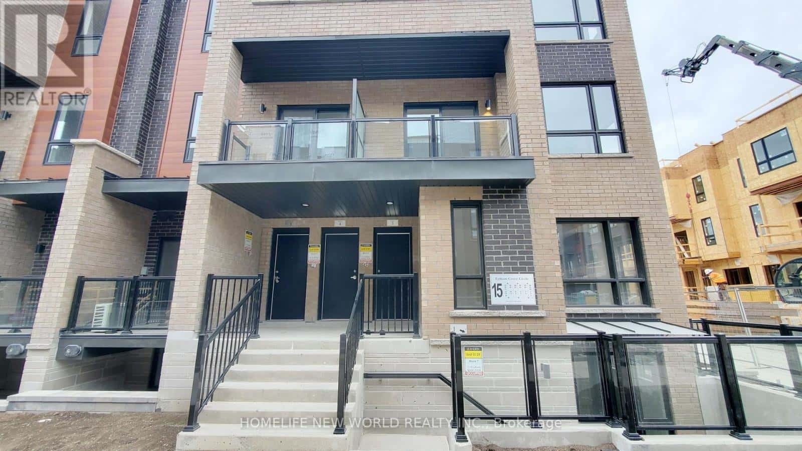 3 - 15 LYTHAM GREEN CIRCLE — Newmarket (Glenway Estates) - Photo 2 of 23