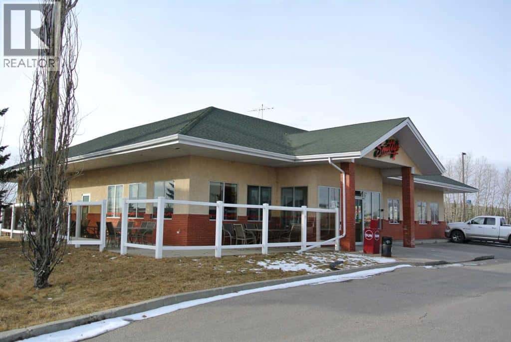 1515 13 Avenue SE — High River, Alberta - Photo 2 of 3