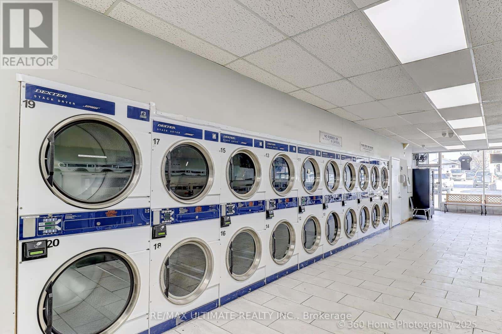 Toronto (Victoria Village) — Toronto (Victoria Village) - Photo 2 of 25