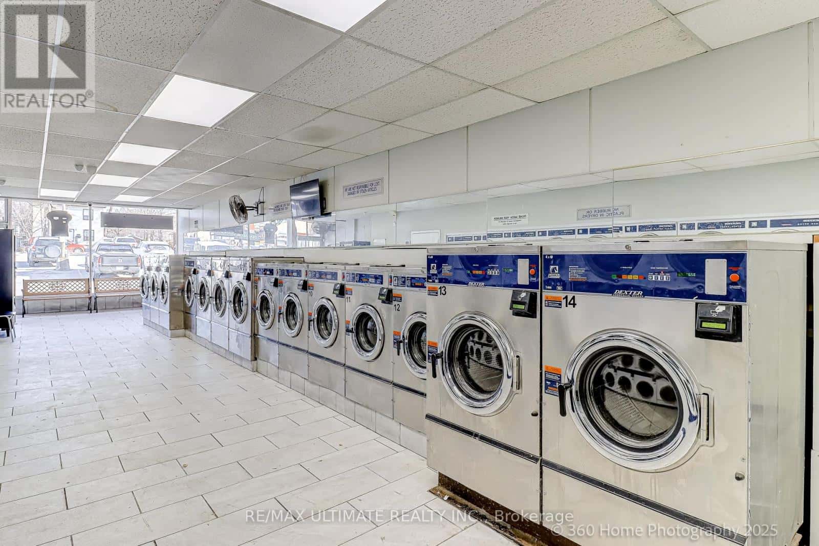 Toronto (Victoria Village) — Toronto (Victoria Village) - Photo 3 of 25