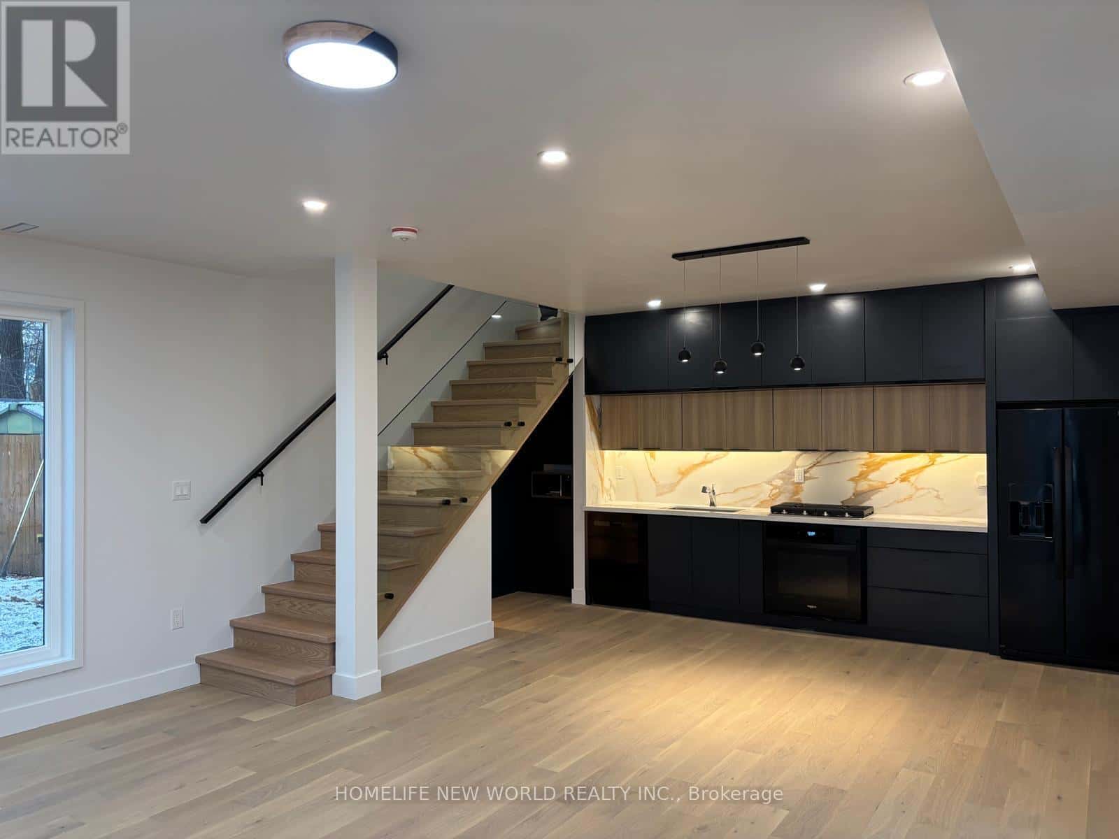 Toronto (Ionview) — Toronto (Ionview) - Photo 2 of 11