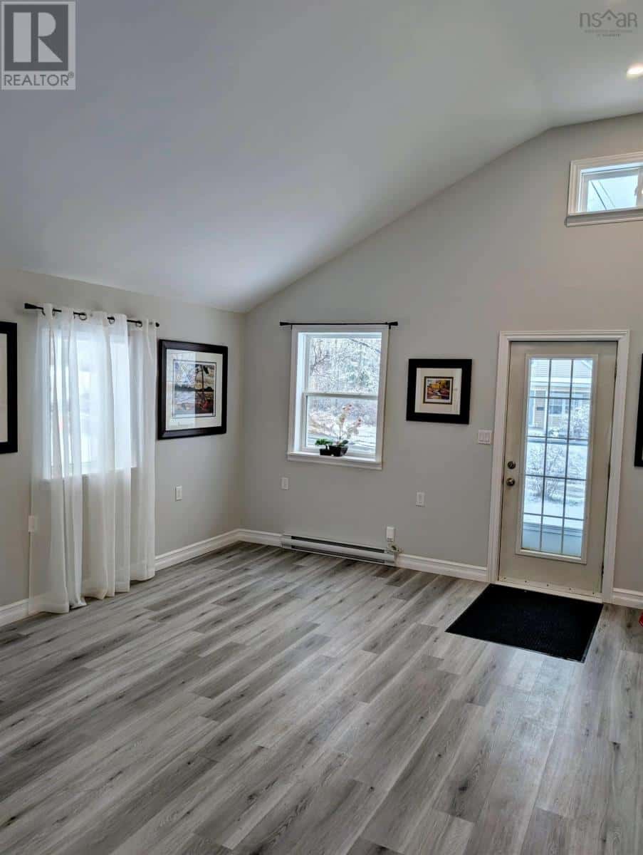 165 St. Phillips Street — Bridgewater, Nova Scotia - Photo 3 of 19