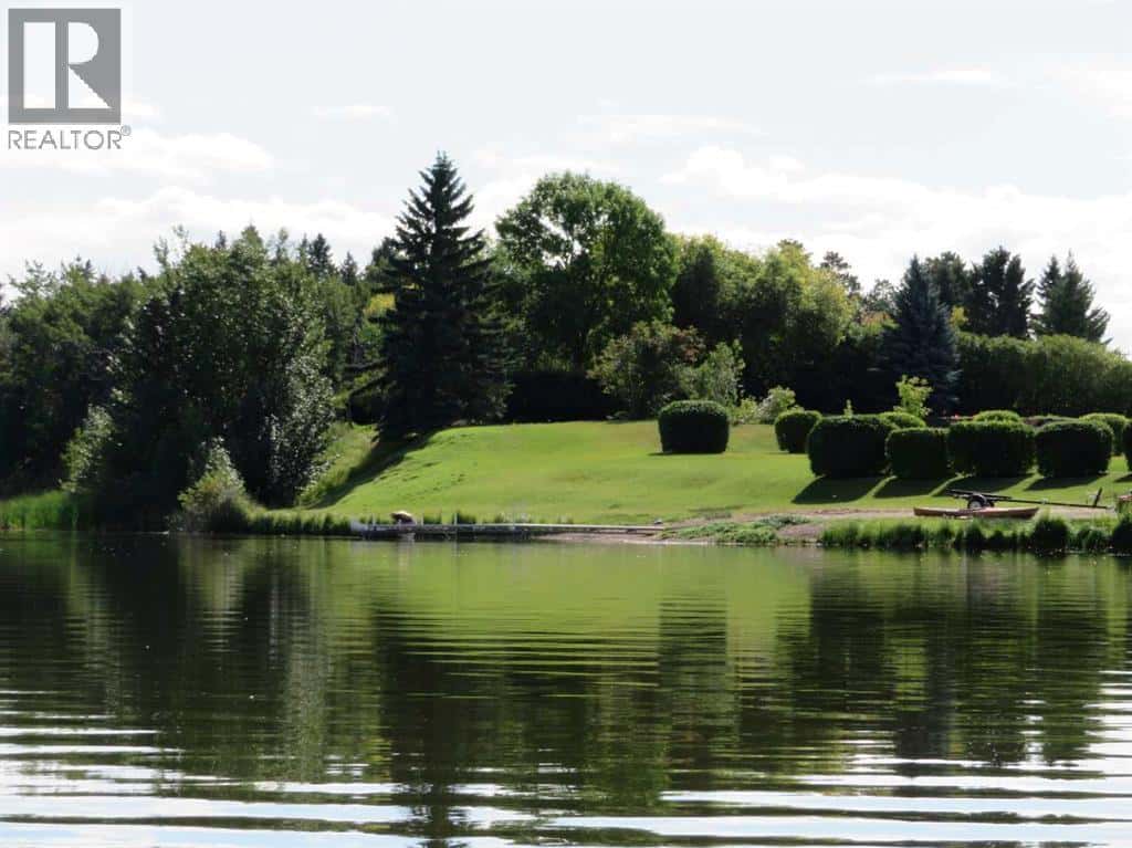 6600 58 Avenue — Innisfail, Alberta - Photo 3 of 4