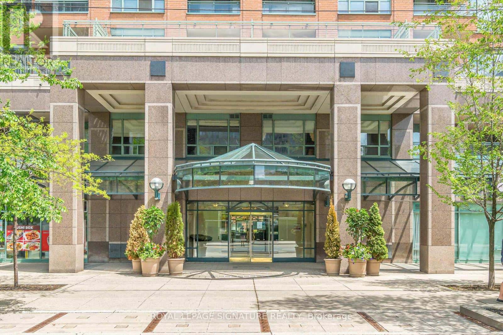 606 - 887 BAY STREET — Toronto (Bay Street Corridor) - Photo 2 of 23