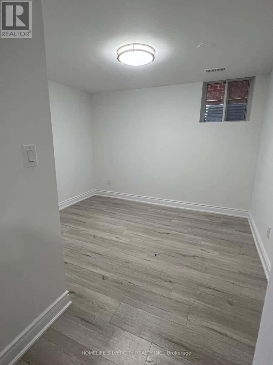 Vaughan (Maple) — Vaughan (Maple) - Photo 4 of 6