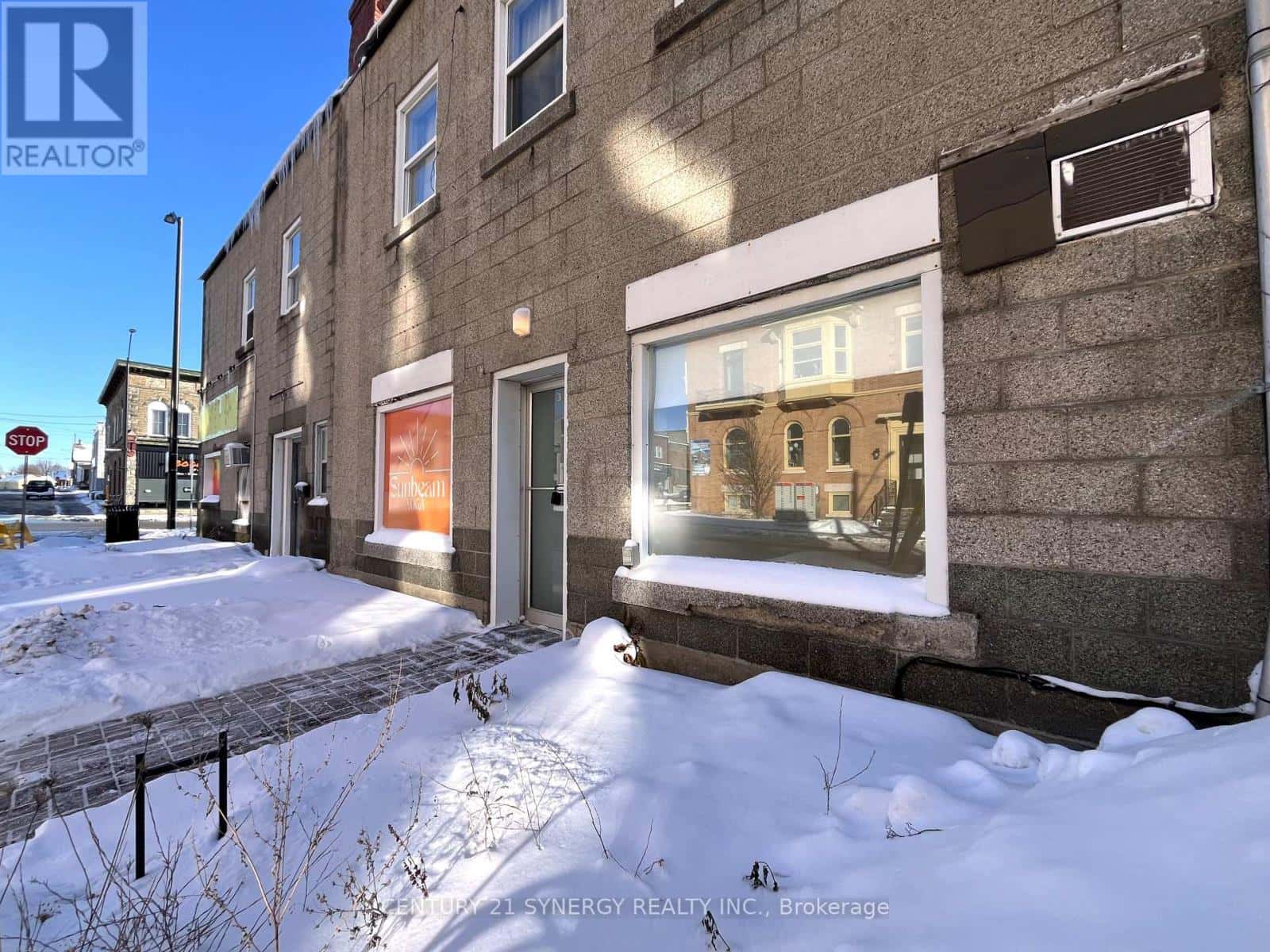 3 WILLIAM STREET W — Smiths Falls, Ontario - Photo 4 of 16