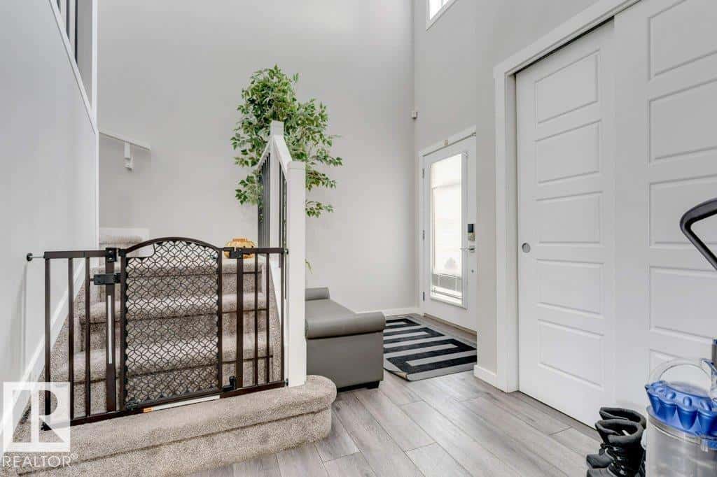 Edmonton — Edmonton - Photo 4 of 66