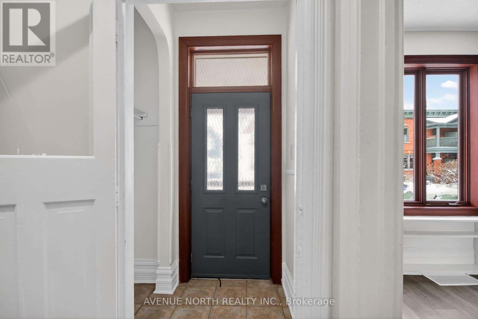 210 FLORENCE STREET — Ottawa - Photo 3 of 49