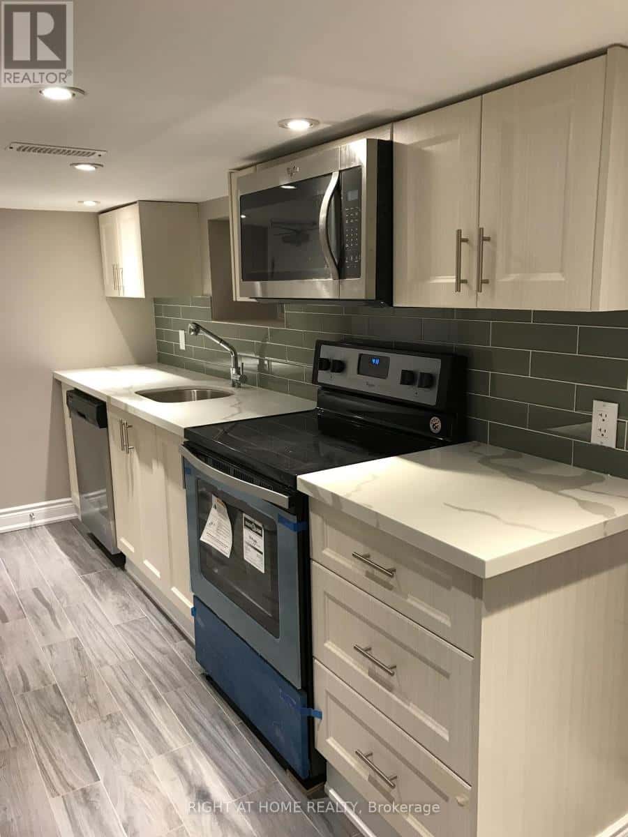 Toronto (Dufferin Grove) — Toronto (Dufferin Grove) - Photo 2 of 6