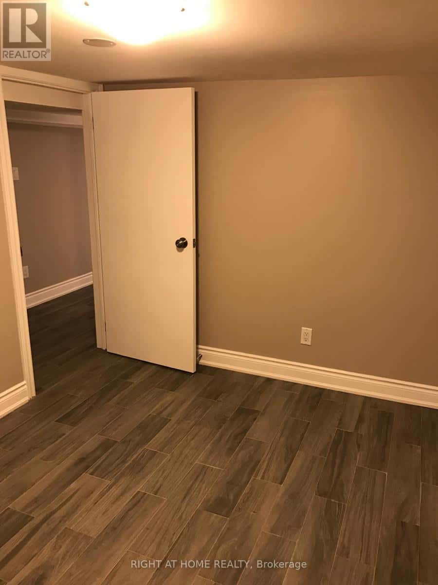 Toronto (Dufferin Grove) — Toronto (Dufferin Grove) - Photo 4 of 6