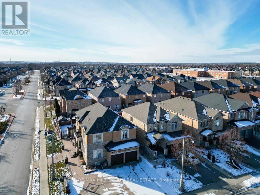 24 PRINCE EDWARD BOULEVARD — Brampton (Bram East), Ontario - Photo 2 of 41