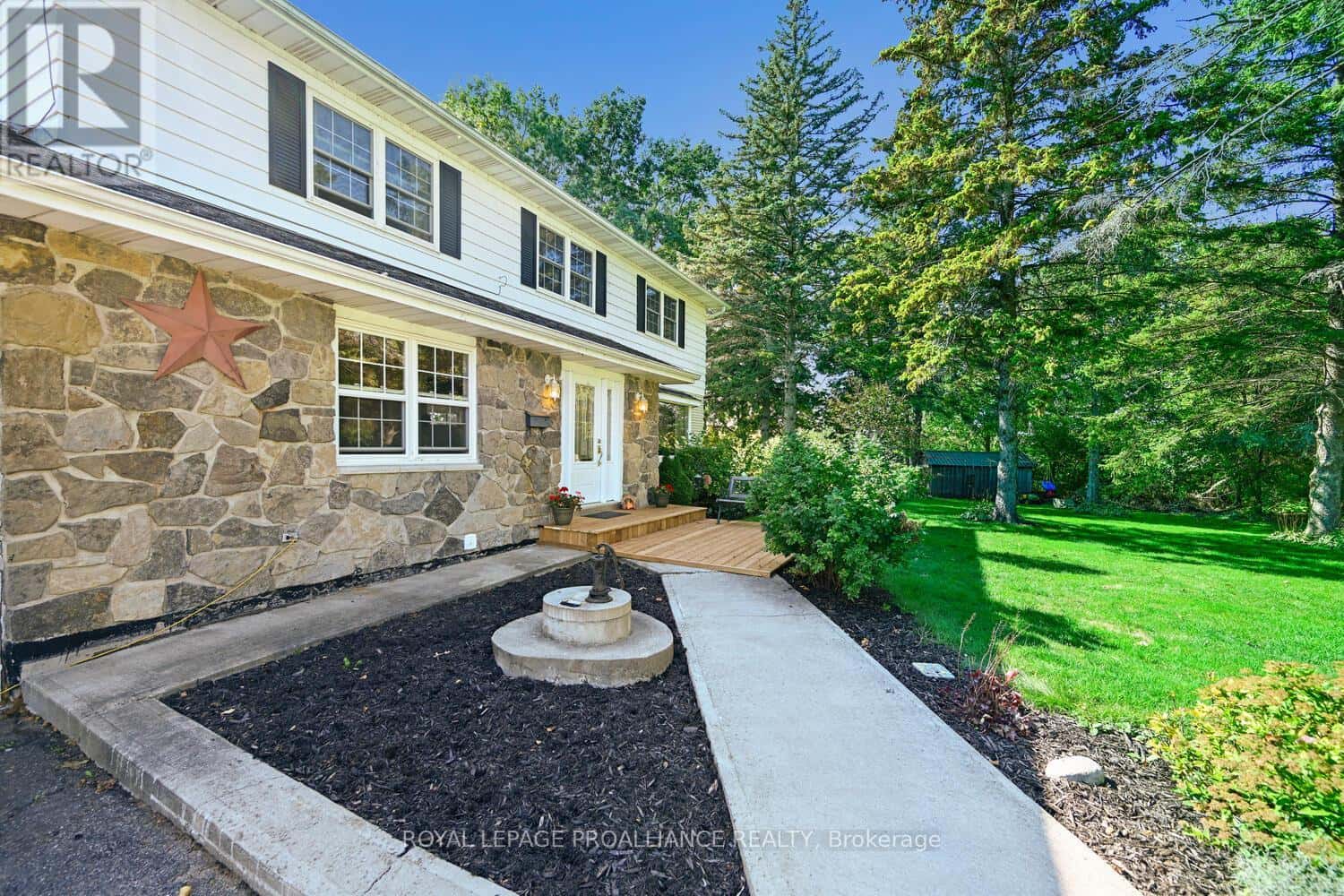 4 CONNELL PLACE — Prescott, Ontario - Photo 4 of 40