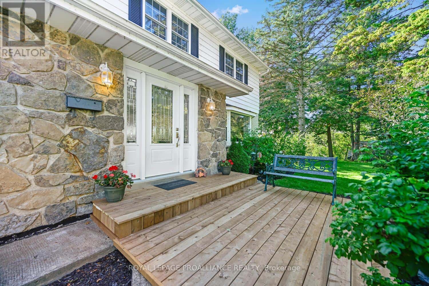 4 CONNELL PLACE — Prescott, Ontario - Photo 5 of 40