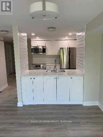 Barrie (Georgian Drive) — Barrie (Georgian Drive) - Photo 5 of 20