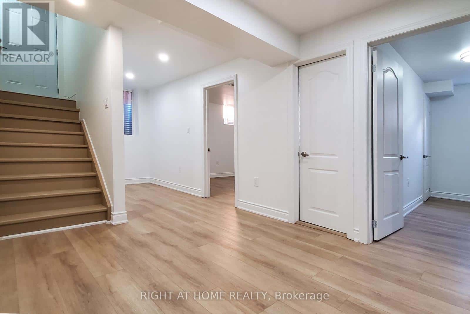 Oshawa (Taunton) — Oshawa (Taunton) - Photo 5 of 7