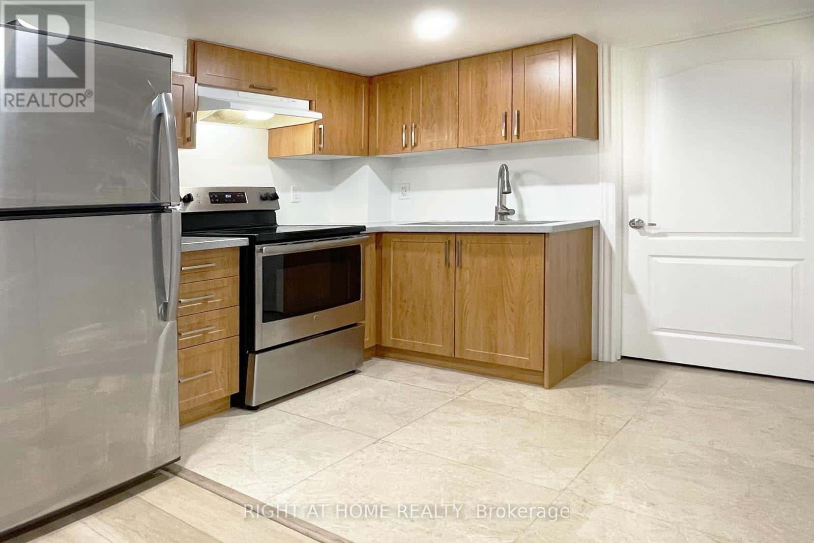 Oshawa (Taunton) — Oshawa (Taunton) - Photo 4 of 7