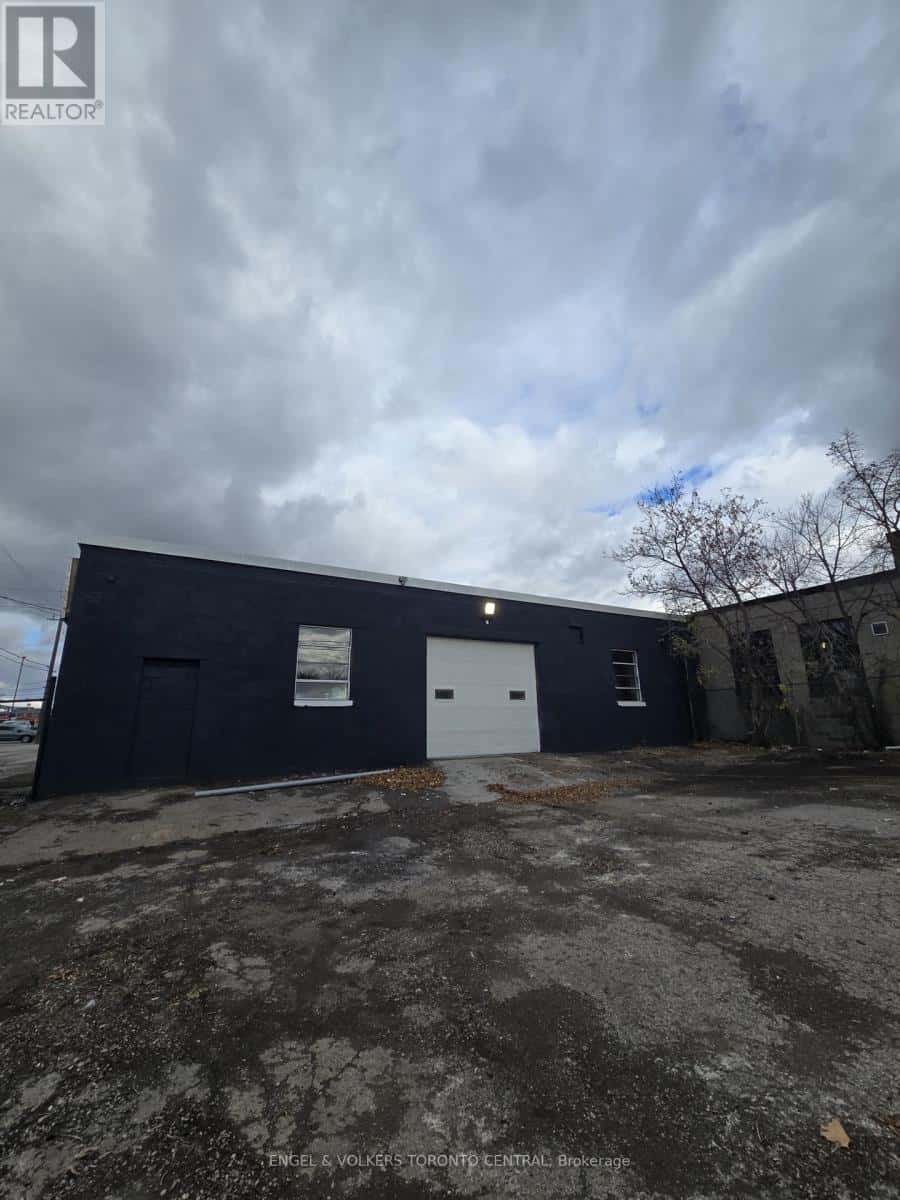 31 COMSTOCK ROAD — Toronto (Clairlea-Birchmount) - Photo 4 of 11