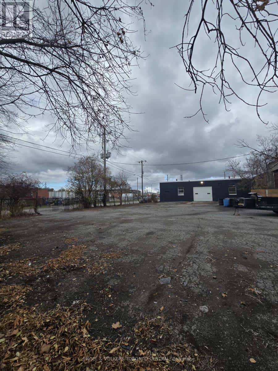 31 COMSTOCK ROAD — Toronto (Clairlea-Birchmount) - Photo 5 of 11