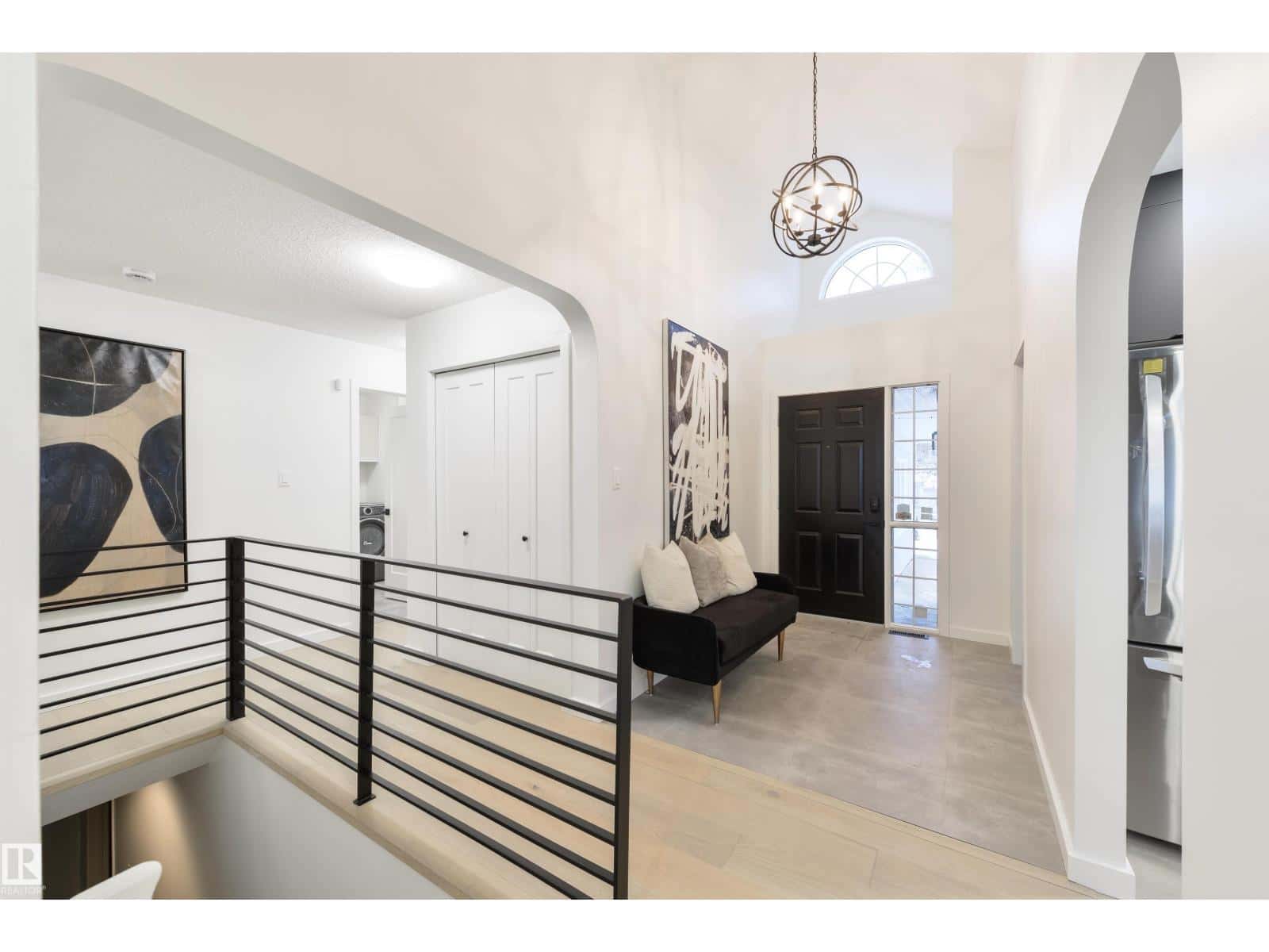 129 IRONWOOD PL NW — Edmonton, Alberta - Photo 2 of 45