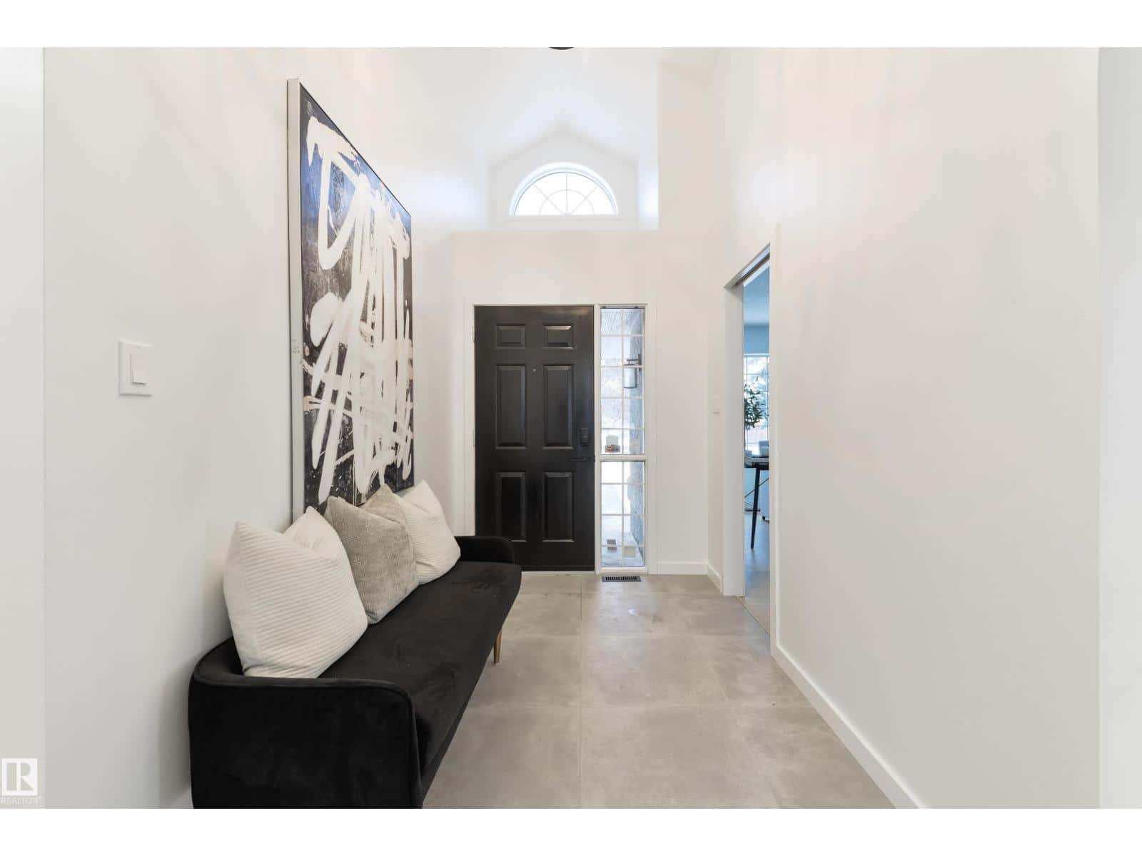 129 IRONWOOD PL NW — Edmonton, Alberta - Photo 3 of 45