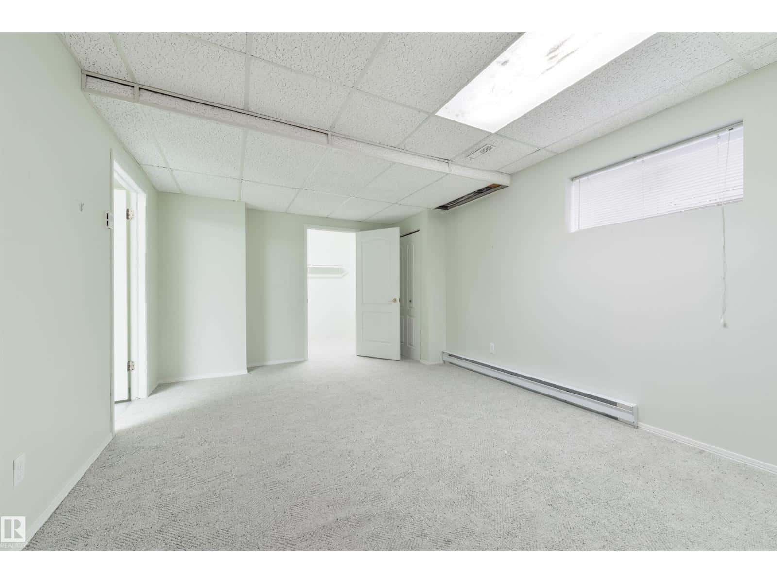 Edmonton — Edmonton - Photo 2 of 45