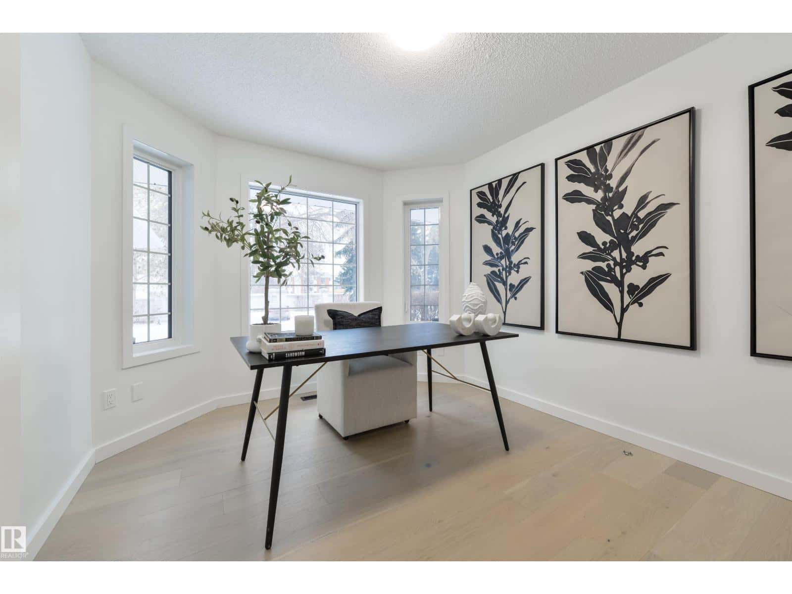 129 IRONWOOD PL NW — Edmonton, Alberta - Photo 4 of 45