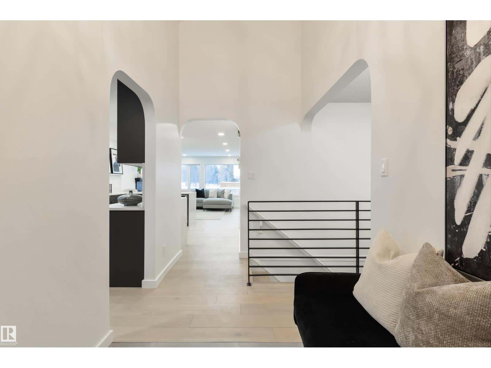 129 IRONWOOD PL NW — Edmonton, Alberta - Photo 5 of 45