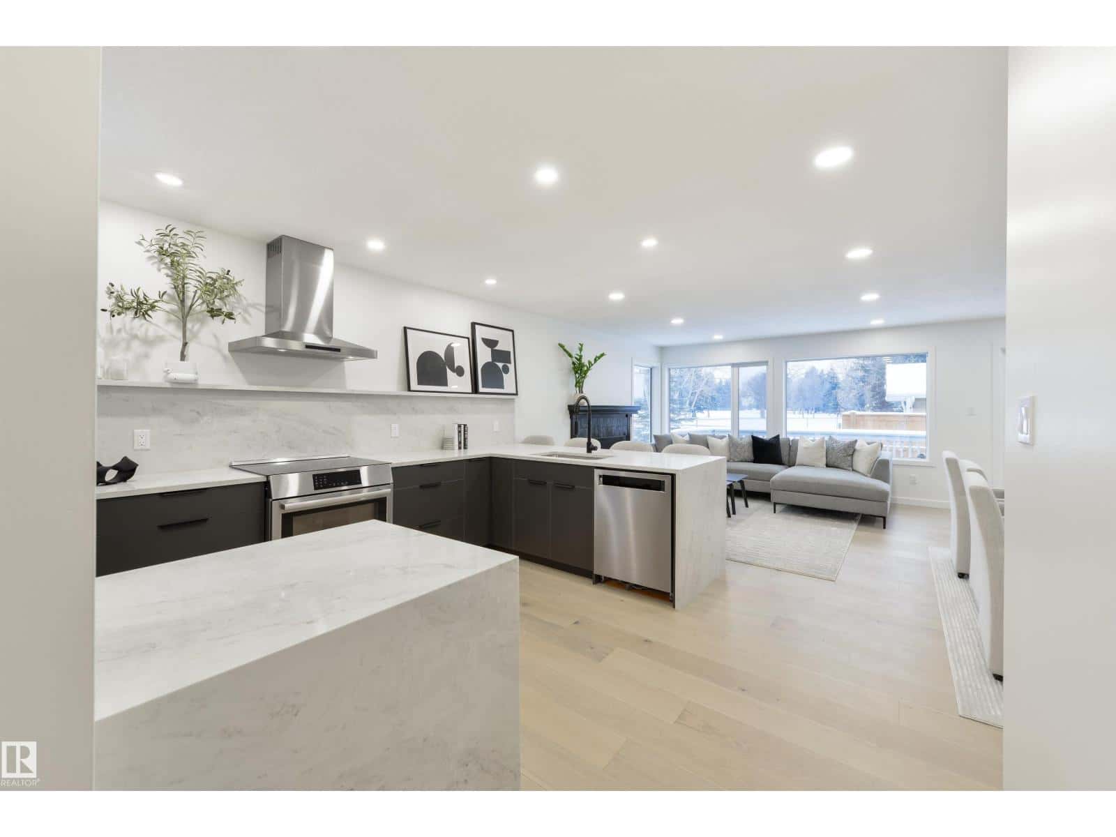 Edmonton — Edmonton - Photo 3 of 45