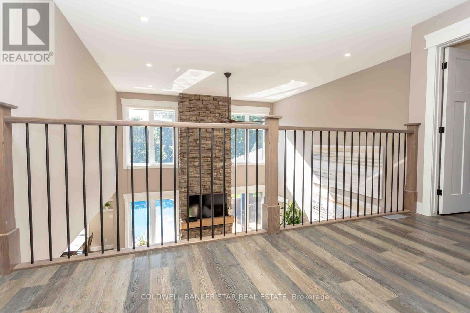 Central Elgin — Central Elgin - Photo 5 of 47